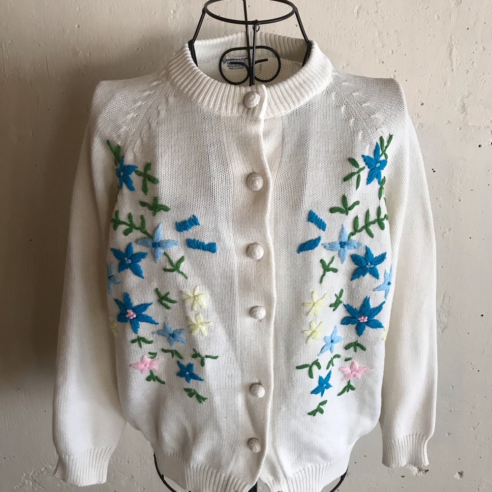 Cardigan Sweater Embroidery VTG Flowers Button M/L